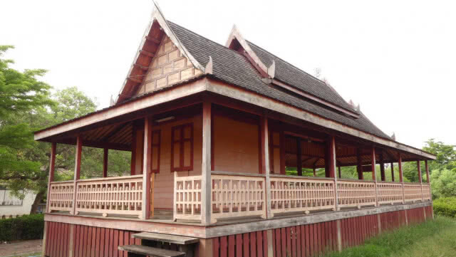 ชวนชมพลับพลาแรกนาขวัญสมัยร.6