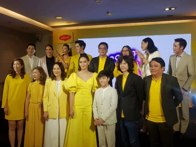 บี น้ำทิพย์ ควง ฟิล์ม ธนภัทร เปิดตัวละคร อรุณา 2019