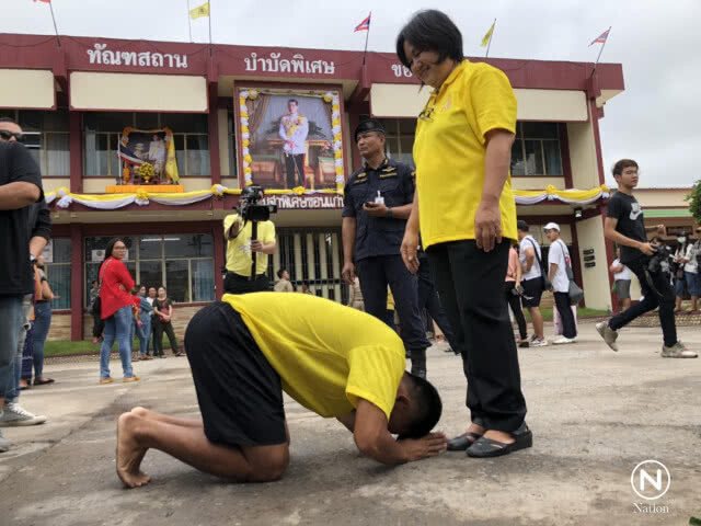ปล่อยตัว "ไผ่ ดาวดิน" ญาติรอต้อนรับแน่น