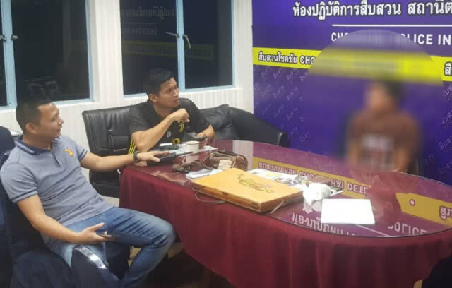 พ่อค้าล็อตเตอรี่เมา ขอซื้อมะนาวลูกเดียวแต่ถูกปฎิเสธ หนุ่มวัย18 เข้าเคลียร์ถูกมีดปาดคอดับ