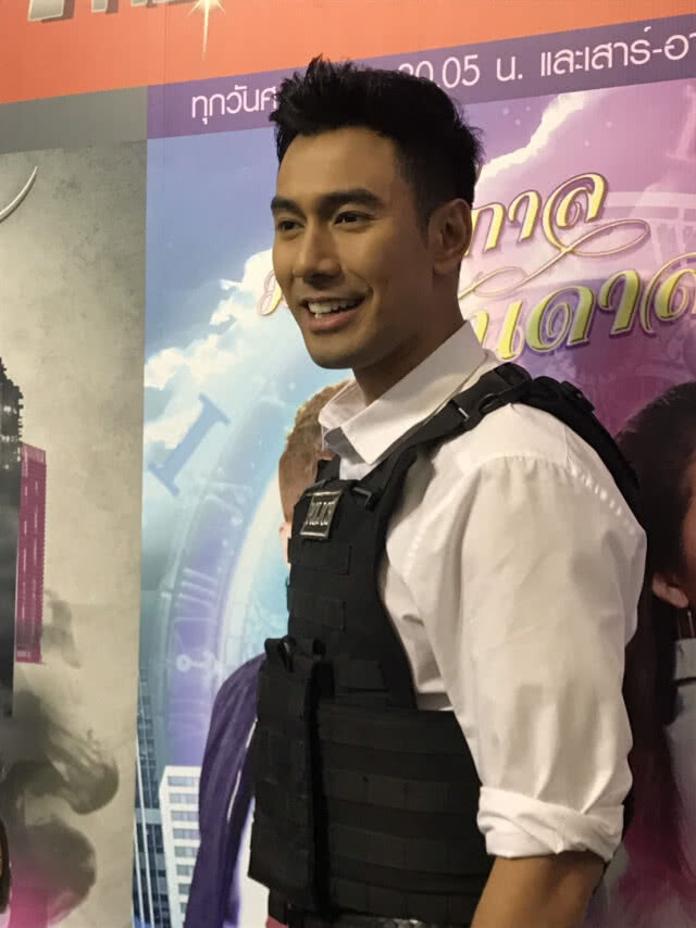 "เอส กันตพงศ์" โชว์ซิกแพคจนโดนไดเรคไอจี
