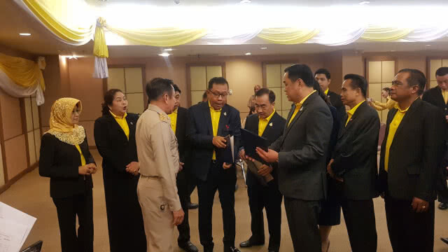 "อนุทิน-ปู่ชัย" เข้ารับใบรับรอง ส.ส. พร้อมย้ำยังไม่เจรจาจัดตั้งรัฐบาล