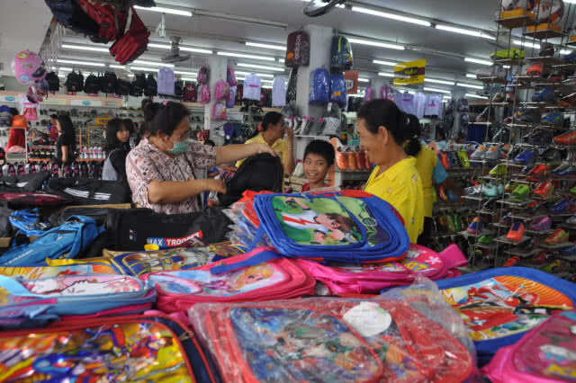 เอยูโพล เผยเปิดเทอมใหม่ พ่อแม่เครียดสินค้าแห่ขึ้นราคา