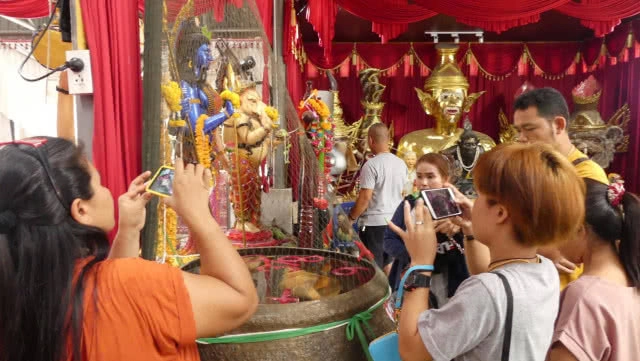 ร่วมพิธียกพ่อแก่ปู่ฤๅษีพรหมเมศ ส่องอ่างน้ำมนต์ขอโชค