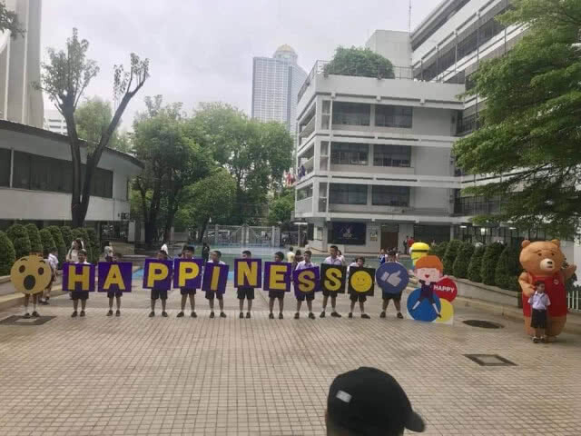 กรุงเทพคริสเตียน ยิ้มรับเปิดเทอม ครูแต่ง "ซุปเปอร์ฮีโร่"
