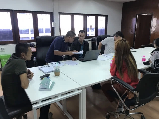 เรียก 2 สาวไลฟ์สยิว คู่  ปู่มหามุนี - ลุงโทนี่ สอบปากคำ