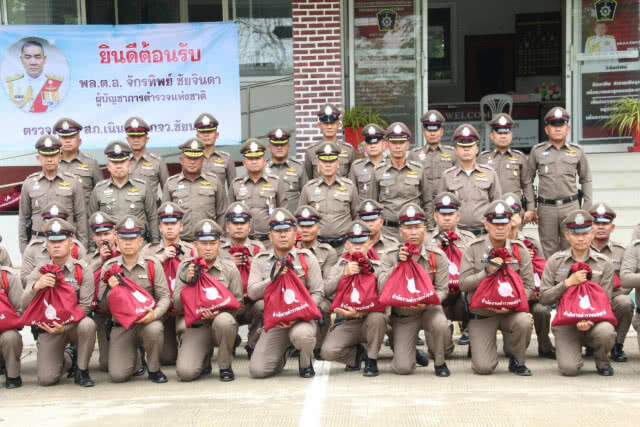 ผบ.ตร.เดินสายตรวจโรงพัก เน้นย้ำความประพฤติต้องดี