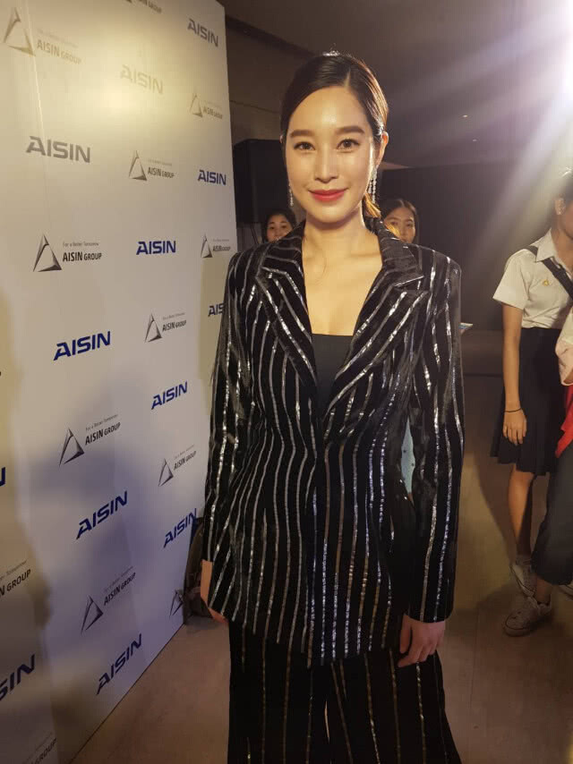 "ฐิสา" เผยสัมพันธ์ "ปั้นจั่น" ไม่คืบ ไม่พร้อมลงภาพคู่