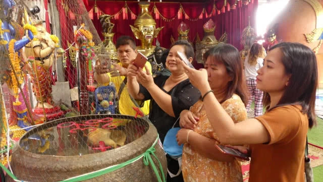 ร่วมพิธียกพ่อแก่ปู่ฤๅษีพรหมเมศ ส่องอ่างน้ำมนต์ขอโชค