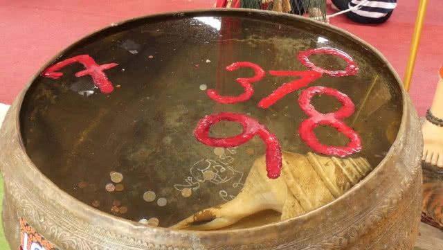 ร่วมพิธียกพ่อแก่ปู่ฤๅษีพรหมเมศ ส่องอ่างน้ำมนต์ขอโชค