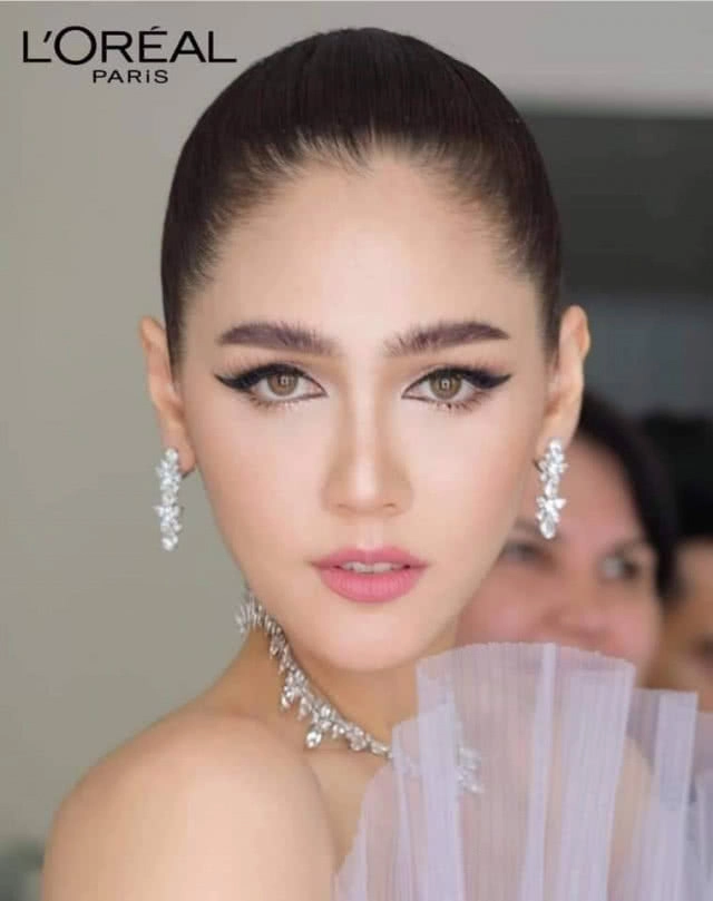 ม่วงมากแม่! "ชมพู่" ยืนหนึ่ง เปิดฉากพรมแดงเมืองคานส์วันแรก