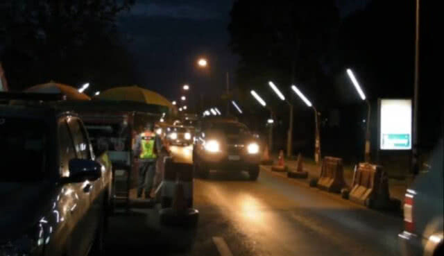 ตรึงกำลังไล่ 2 หนุ่มทิ้งรถ พร้อมยาบ้า 1 ล้านเม็ด