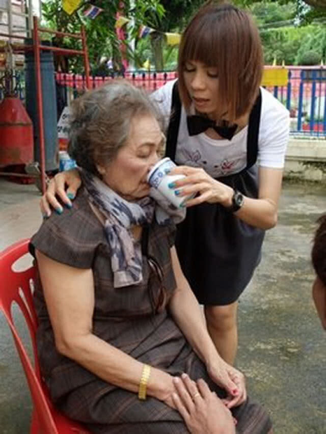 นักร้องลูกทุ่ง "จินตหรา" สุดเศร้า สูญเสียคุณแม่กะทันหัน
