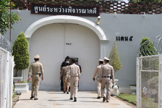 เมืองสองแควปล่อยตัวผู้ต้องขัง 99 คนได้รับพระราชทานอภัยโทษ