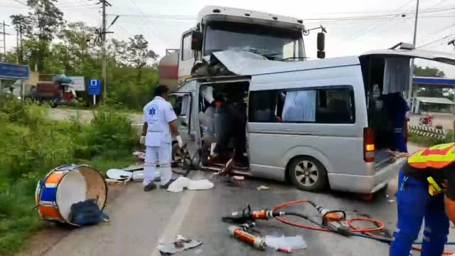 เศร้า!! รถตู้แฟนคลับสโมสรการท่าเรือ เอฟซี ประสบอุบัติเหตุ ตาย5 เจ็บ3