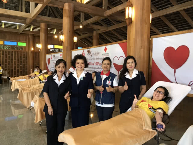 ผู้บริหารโรงแรมใจบุญ พาพนักงานบริจาคเลือด