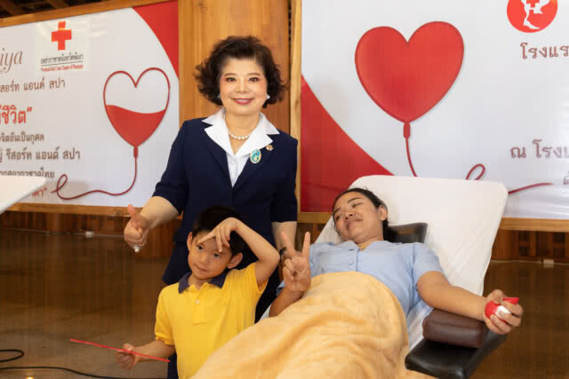ผู้บริหารโรงแรมใจบุญ พาพนักงานบริจาคเลือด