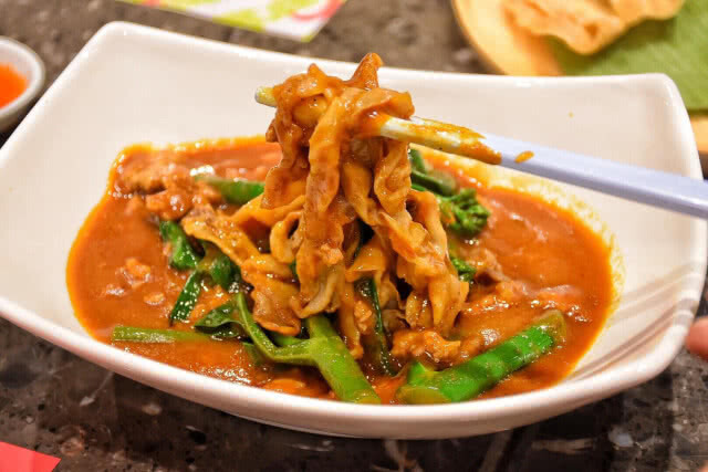 อร่อยปักหมุด : สีฟ้า ตำนานร้านอาหาร สำหรับทุกคนในครอบครัว สาขาใหม่ ที่ The market ชั้น 3