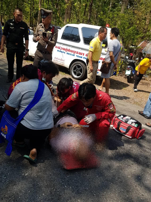 รถตำรวจนำขบวนชนปิคอัพ รองผู้การสองแควเสียชีวิต