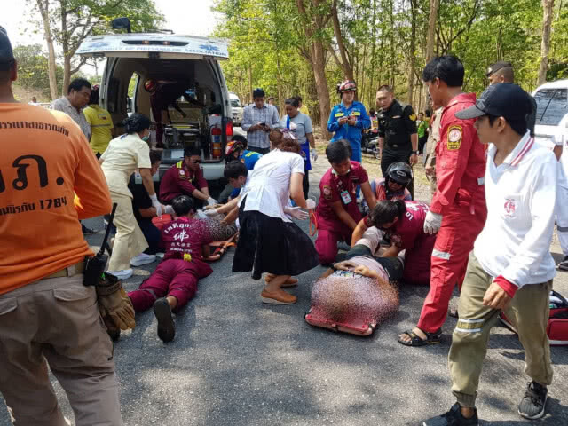 รถตำรวจนำขบวนชนปิคอัพ รองผู้การสองแควเสียชีวิต