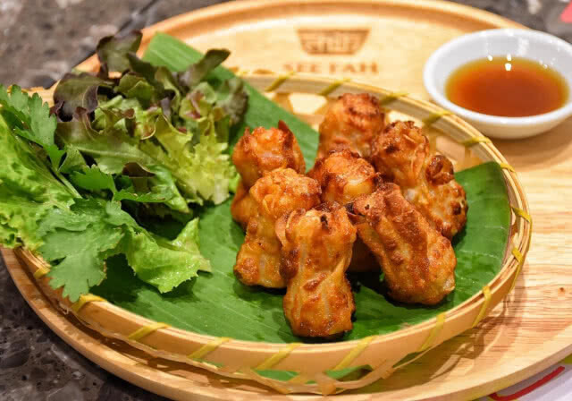 อร่อยปักหมุด : สีฟ้า ตำนานร้านอาหาร สำหรับทุกคนในครอบครัว สาขาใหม่ ที่ The market ชั้น 3