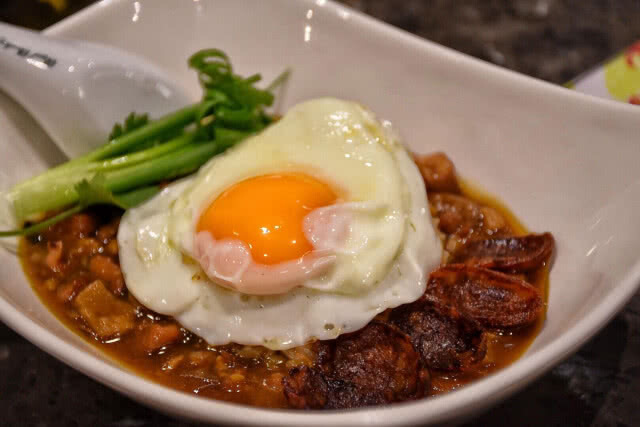 อร่อยปักหมุด : สีฟ้า ตำนานร้านอาหาร สำหรับทุกคนในครอบครัว สาขาใหม่ ที่ The market ชั้น 3
