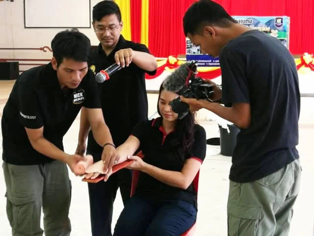 คนกับงู  เราอยู่ร่วมกันได้