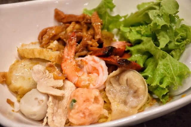 อร่อยปักหมุด : สีฟ้า ตำนานร้านอาหาร สำหรับทุกคนในครอบครัว สาขาใหม่ ที่ The market ชั้น 3