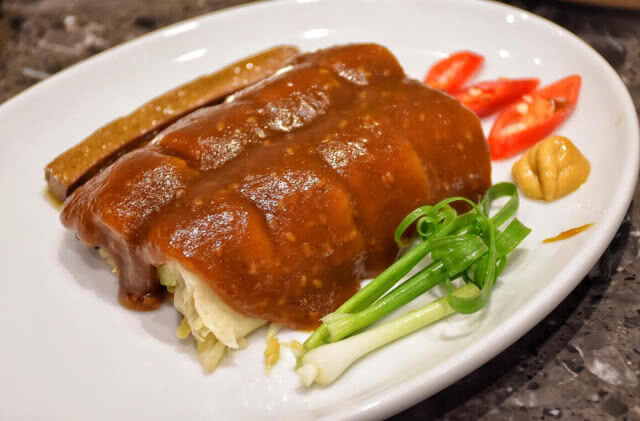 อร่อยปักหมุด : สีฟ้า ตำนานร้านอาหาร สำหรับทุกคนในครอบครัว สาขาใหม่ ที่ The market ชั้น 3
