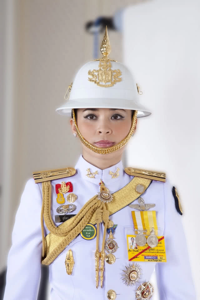 'ในหลวง' พระราชทานพระฉายาลักษณ์ ‘สมเด็จพระนางเจ้าฯ พระบรมราชินี’