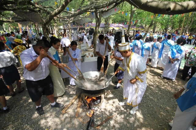 สืบสานประเพณีกวนข้าวทิพย์ วัดตาปะขาวหาย