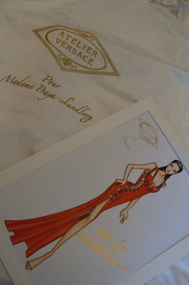 "ปู-ไปรยา" เปิดพรมแดงด้วยชุด Versace Iconic dress ระดับตำนาน
