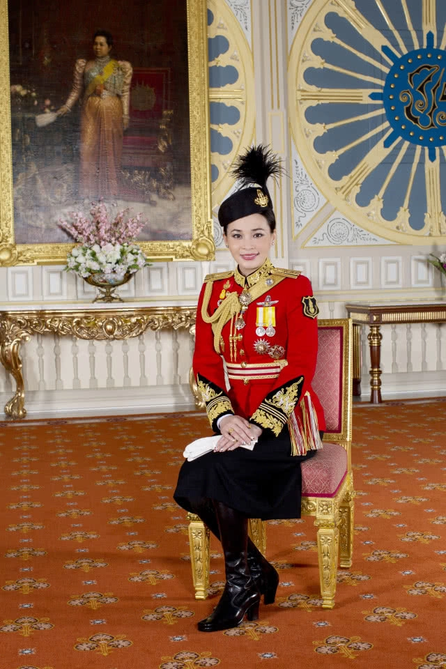 'ในหลวง' พระราชทานพระฉายาลักษณ์ ‘สมเด็จพระนางเจ้าฯ พระบรมราชินี’