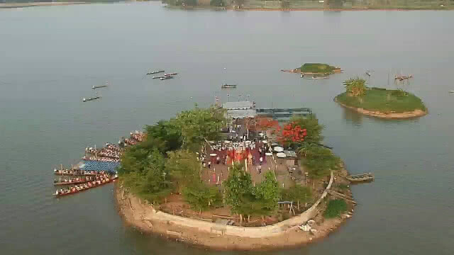 ผู้ว่าฯ พะเยาเวียนเทียนทางน้ำ วันวิสาขบูชา