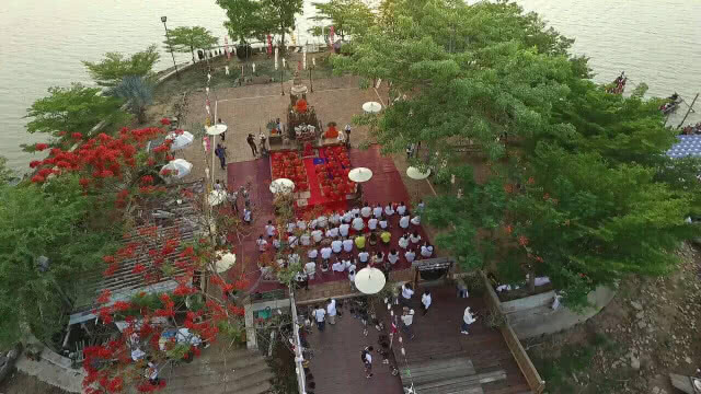 ผู้ว่าฯ พะเยาเวียนเทียนทางน้ำ วันวิสาขบูชา