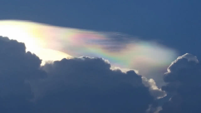 อัศจรรย์ฤดูฝน "หมวกเมฆสีรุ้ง" เหนือทองฟ้าภาคใต้