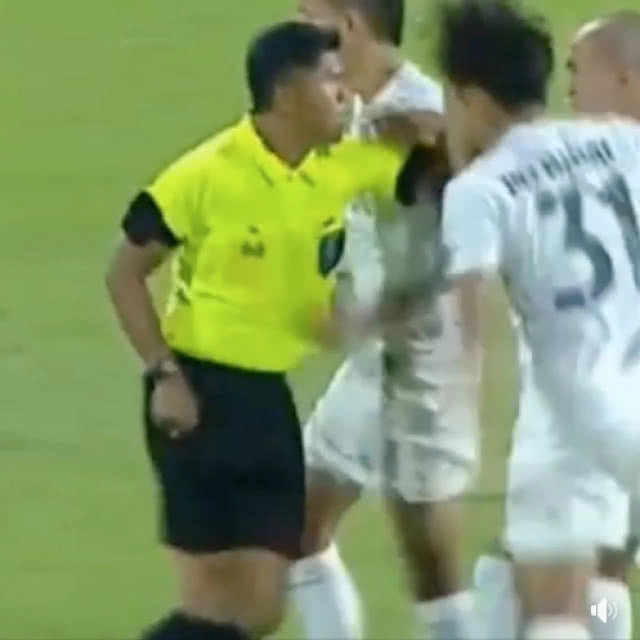 ไม่มีน้ำใจนักกีฬา! "สรรวัชญ์" ฉุนคำตัดสิน ชกกรรมการจนโดนใบแดง