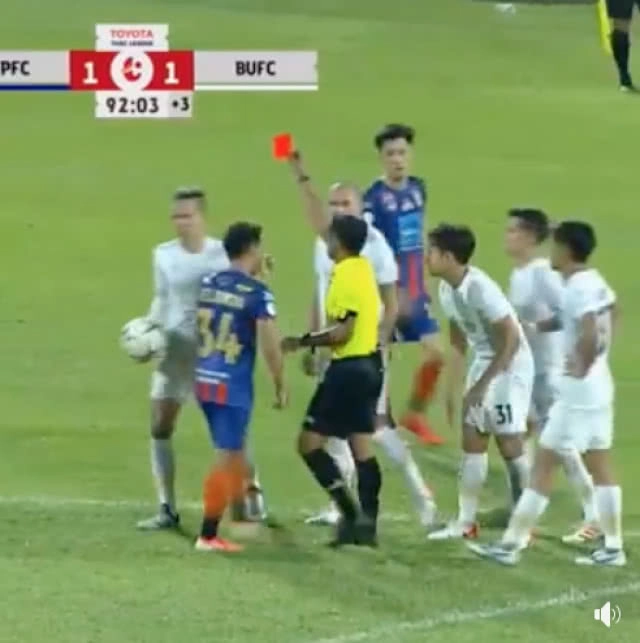 ไม่มีน้ำใจนักกีฬา! "สรรวัชญ์" ฉุนคำตัดสิน ชกกรรมการจนโดนใบแดง