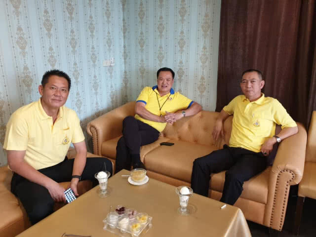 "อนุทิน" โพสต์ภาพกินข้าวกับ "เลขาปชป." ลั่น ทำงานกันอยู่