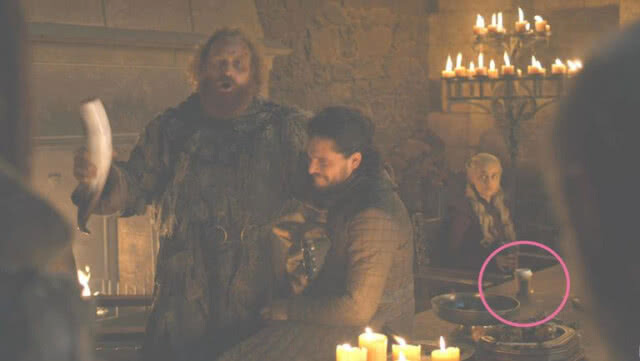 โป๊ะอีกรอบ ขวดน้ำพลาสติกโผล่ "Game of Thrones"