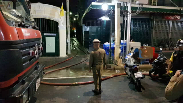 ไฟไหม้อาคาร 4 ชั้น หญิงวัย 67 ป่วยติดเตียง ถูกไฟคลอกดับ
