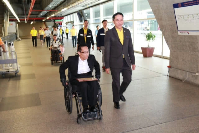 รถไฟฟ้าแอร์พอร์ต เรล ลิงก์ เปิดใช้ทางพาดพับได้สำหรับผู้พิการ