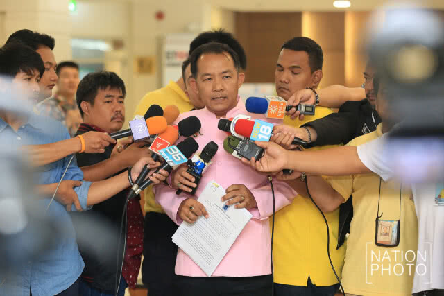 'ศรีสุวรรณ' ยื่นสอบ 'ธนาธร' ปมปล่อยกู้เงิน 110 ล้านบาท