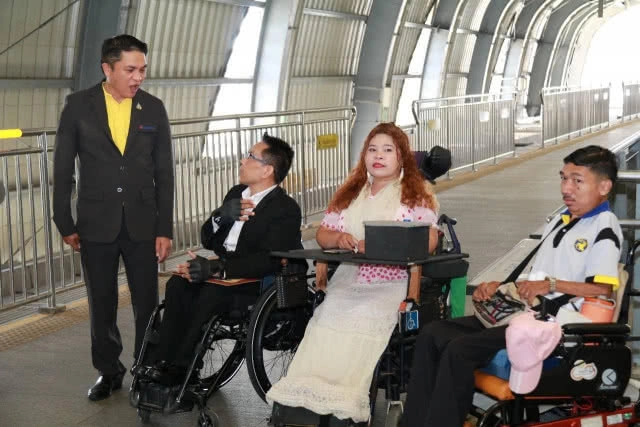 รถไฟฟ้าแอร์พอร์ต เรล ลิงก์ เปิดใช้ทางพาดพับได้สำหรับผู้พิการ