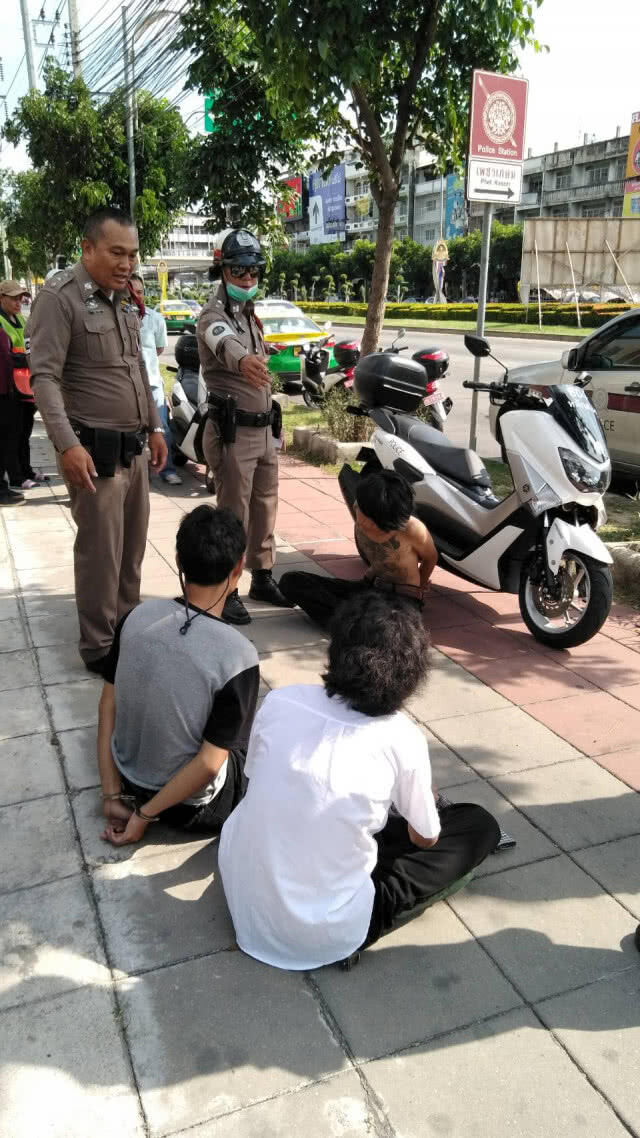 ตร.ตามรวบได้ 3 คน "นักเรียนช่าง ยิงคู่อริต่างสถาบัน ตาย 1"