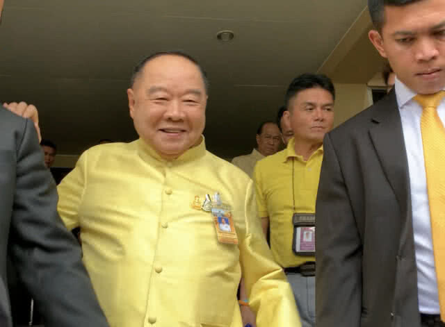"ประวิตร" ไม่แน่ใจ "บิ๊กตู่" เป็นนายกฯ ต่อ