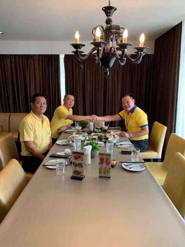 "อนุทิน" โพสต์ภาพกินข้าวกับ "เลขาปชป." ลั่น ทำงานกันอยู่