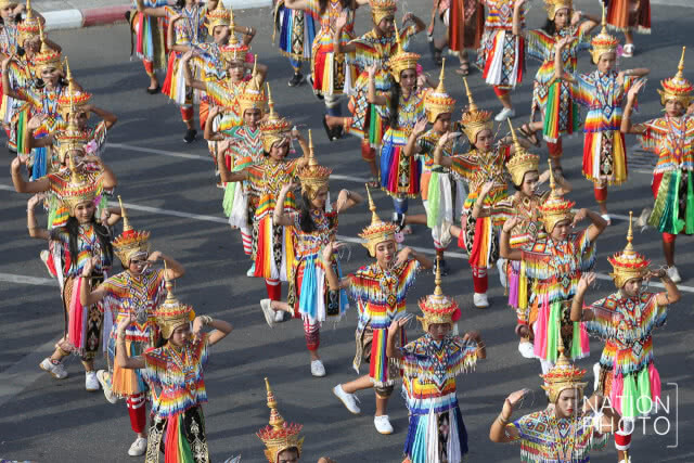 ตระการตา! มโนราห์สงขลา 800 ชีวิต ร่วมมหรสพสมโภช รัชกาลที่ 10
