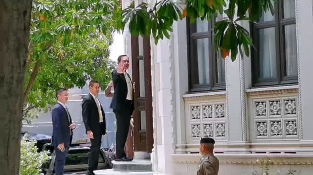 "บิ๊กตู่" อุบตอบ"ภท.-ปชป."จับมือกันทางการเมือง