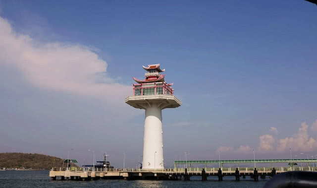 "สีชัง" เกาะเล็กๆ ที่ความสุขไม่เล็ก (นะคร๊าบ)